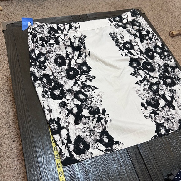 Lane Bryant Chic Black and White Floral Midi Skirt - Picture 7 of 7
